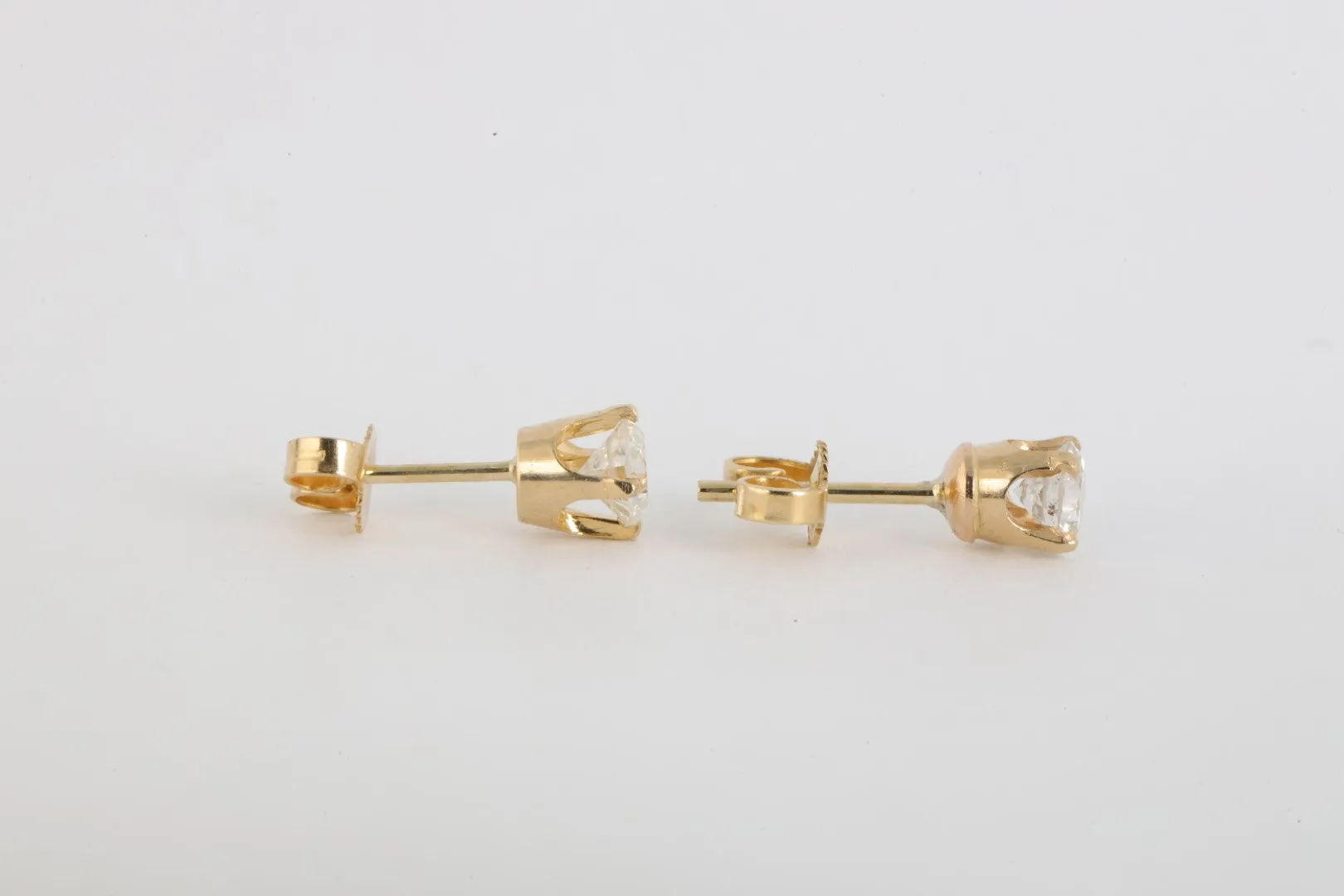 14k Yellow Gold 0.72tcw Diamond Stud Earrings (1.14g.)