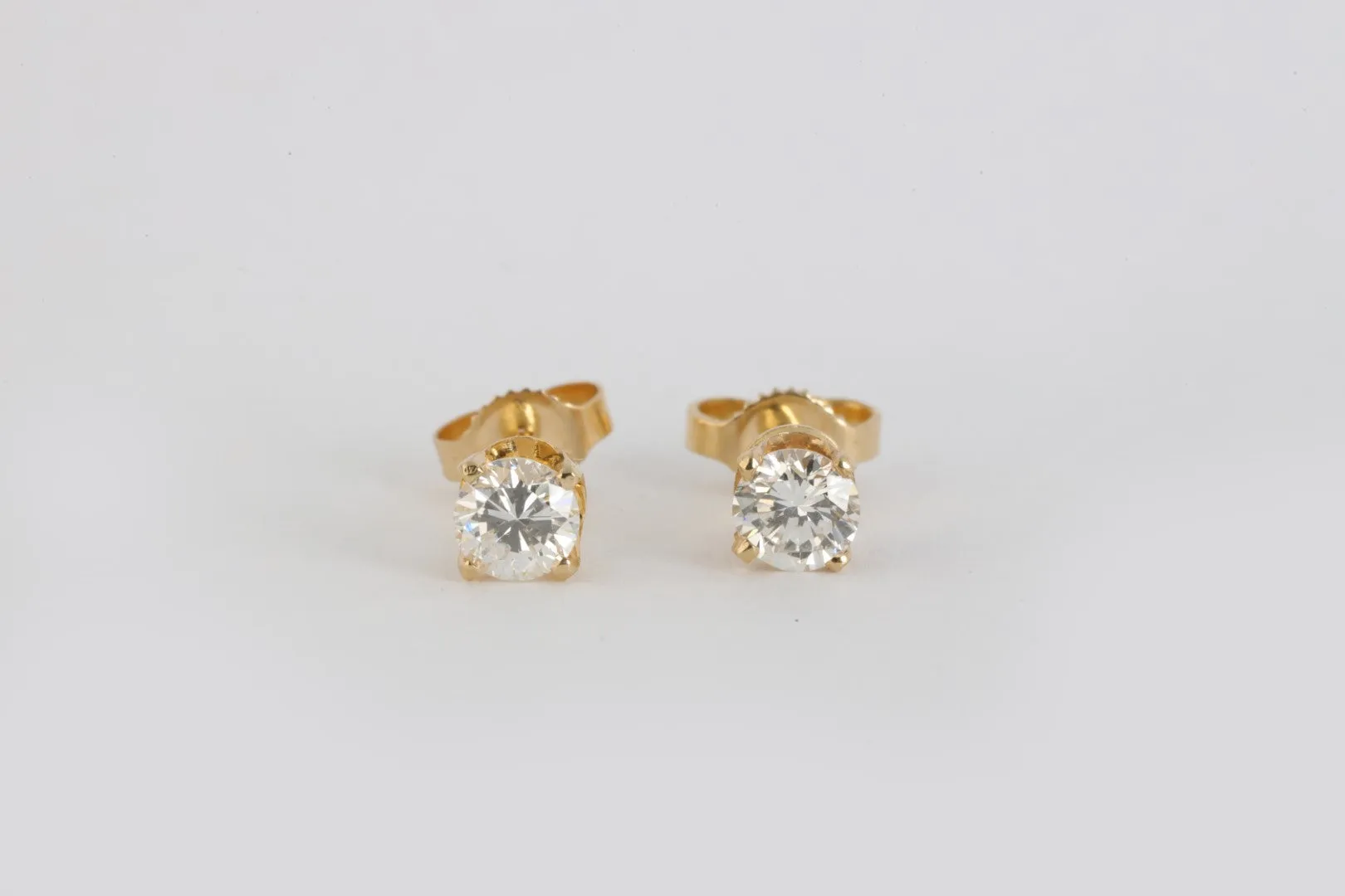 14k Yellow Gold 0.72tcw Diamond Stud Earrings (1.14g.)