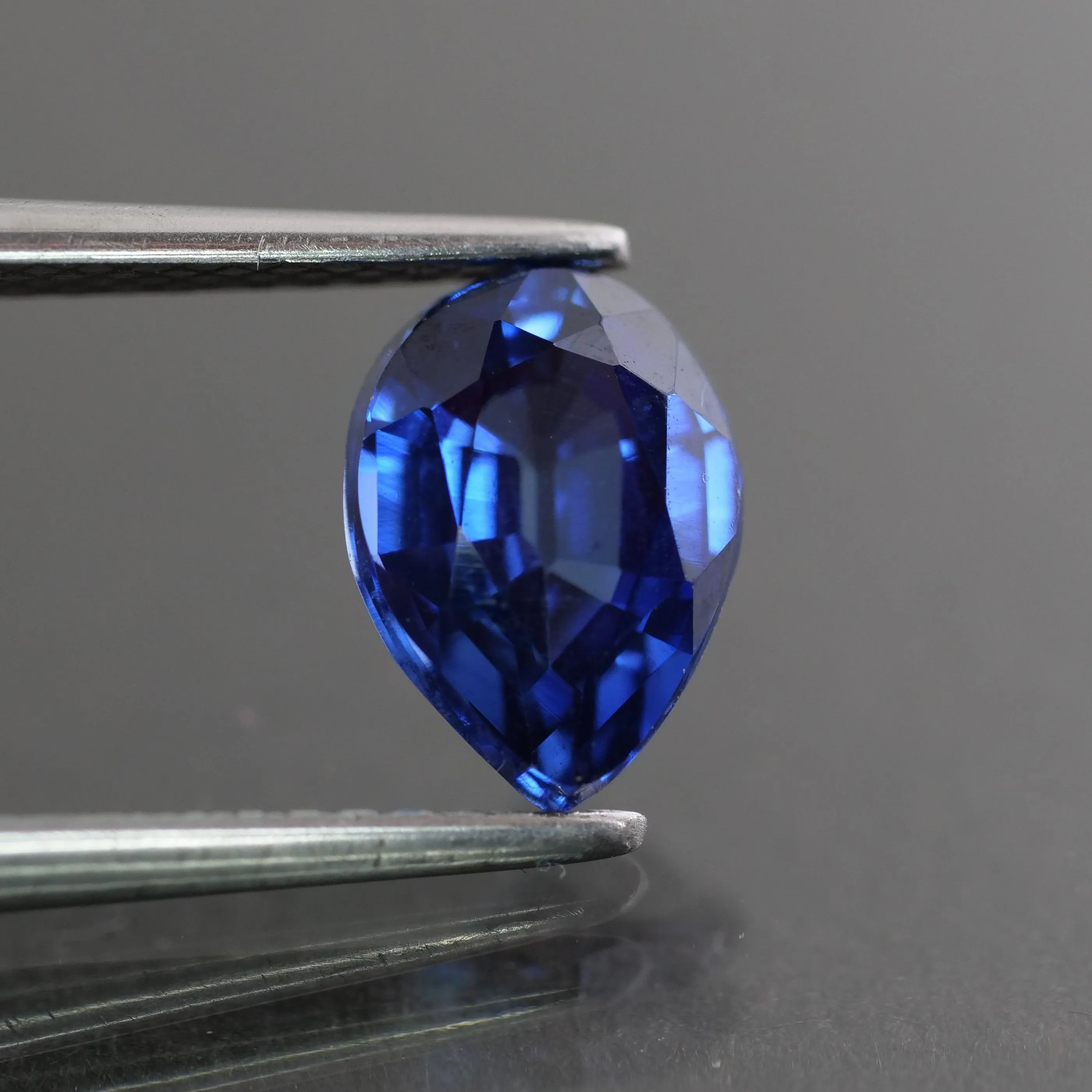 Blue Sapphire | lab created, pear cut 8x6mm, VS 1.5ct