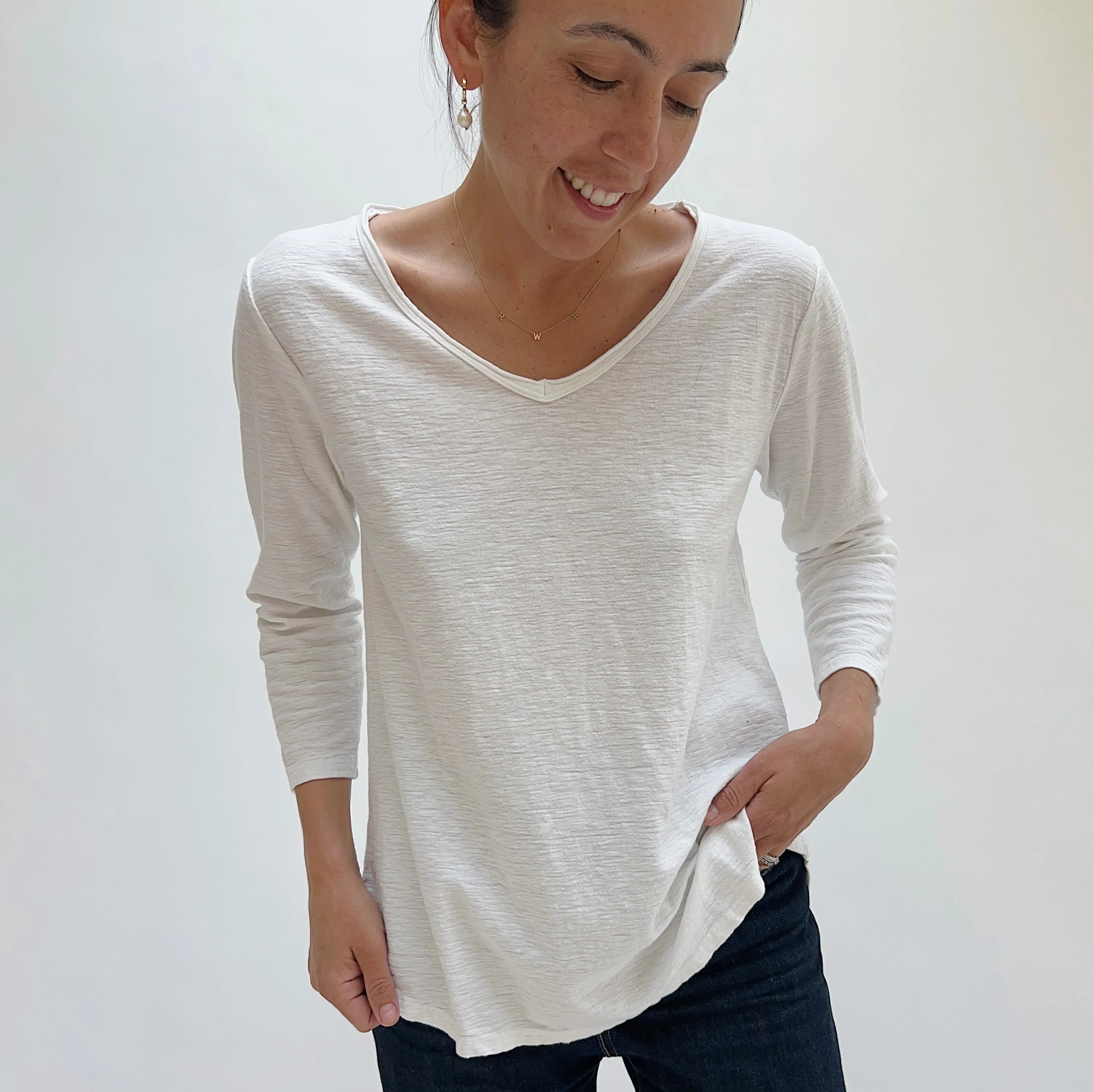 Cut Loose | 3/4 Sleeve V-Neck Top in White