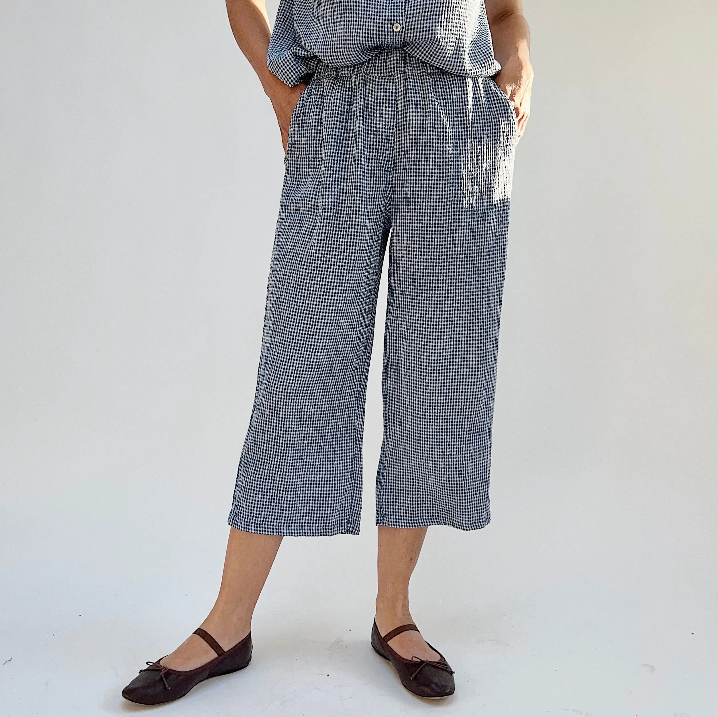 Cut Loose | Crinkle Mini Check Easy Crop Pant in Amalfi