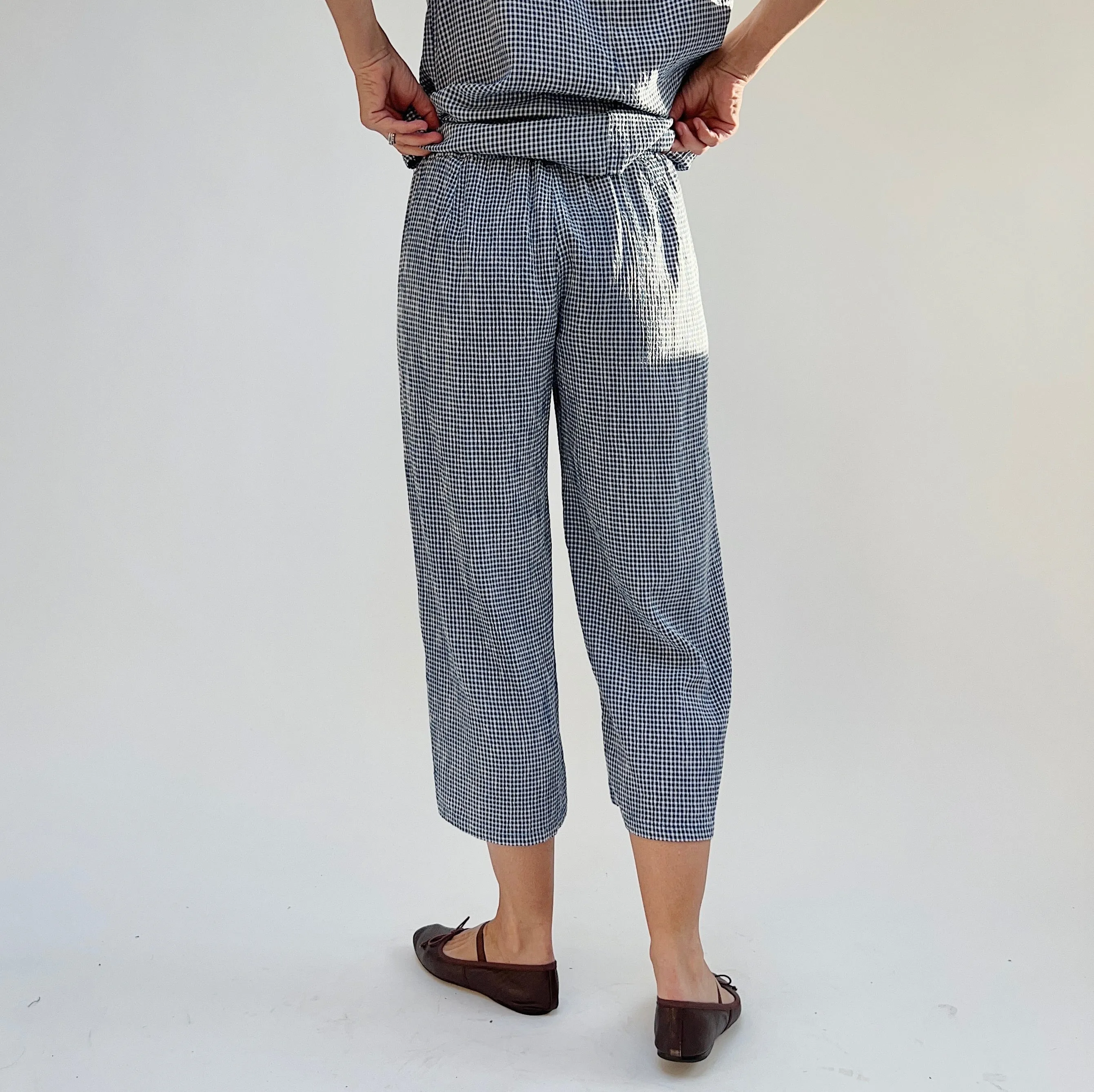 Cut Loose | Crinkle Mini Check Easy Crop Pant in Amalfi