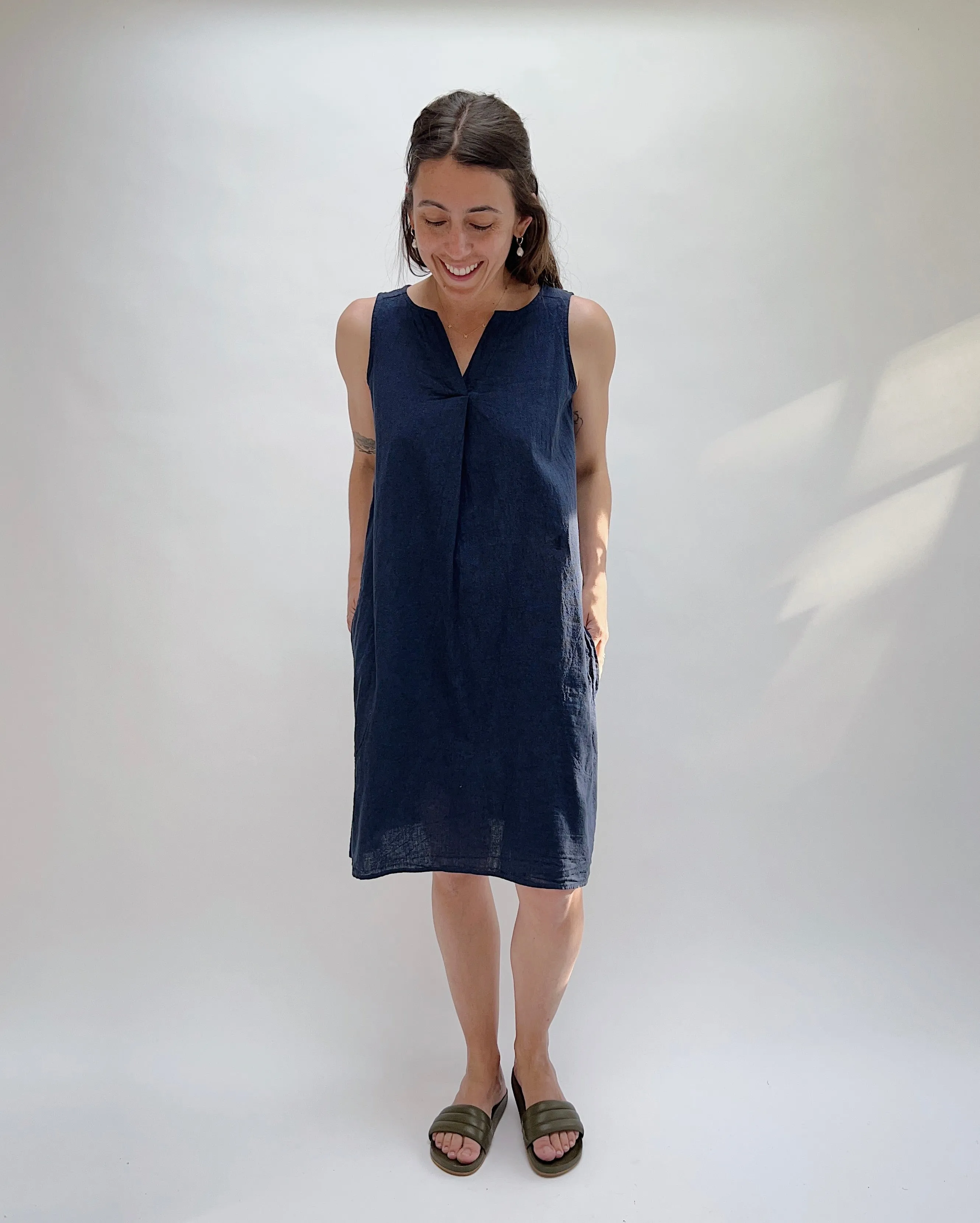 Cut Loose | Cross Hatch Linen Split Neck Shift Dress in Nightsky