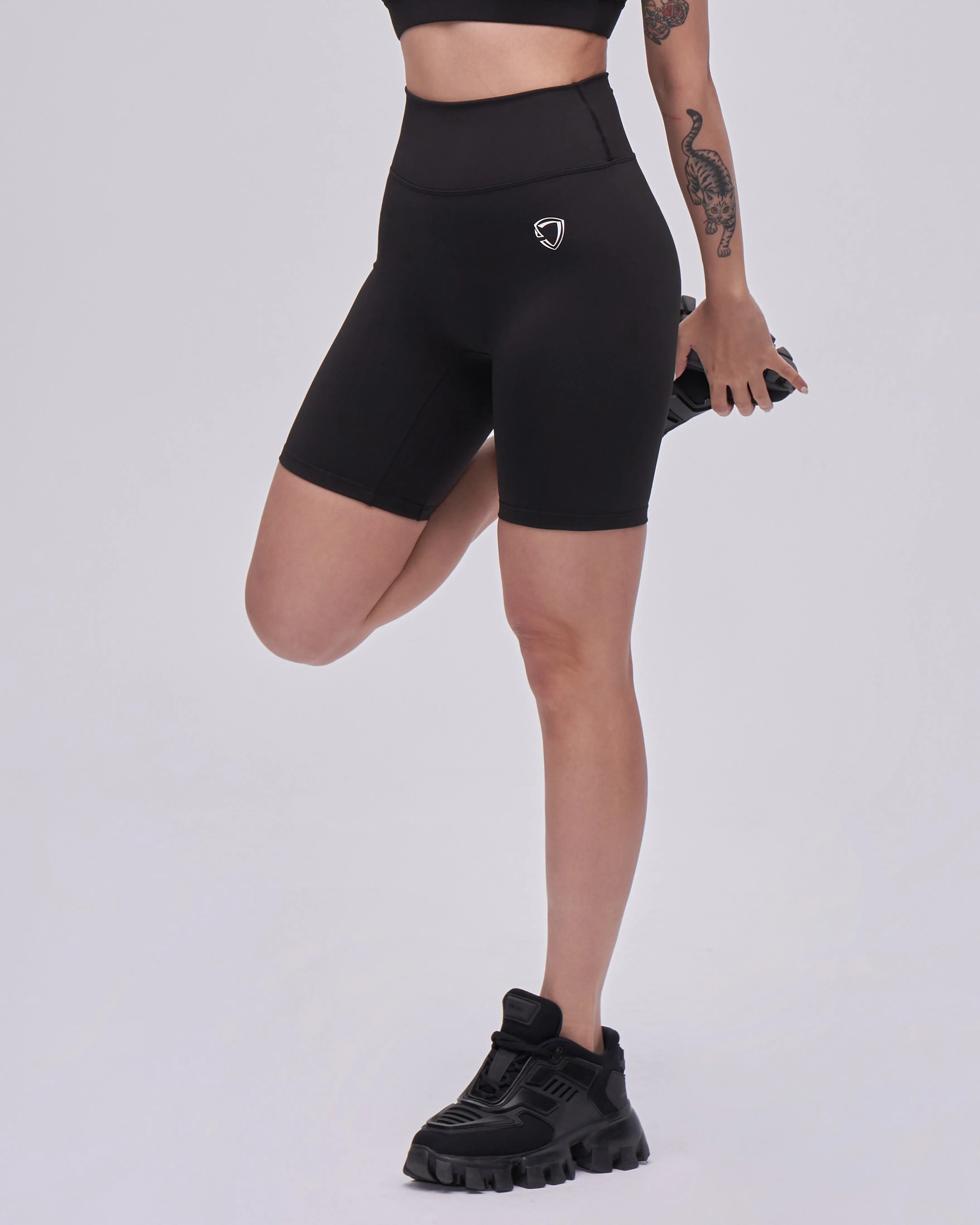 Essential High-Waisted Shorts 8"