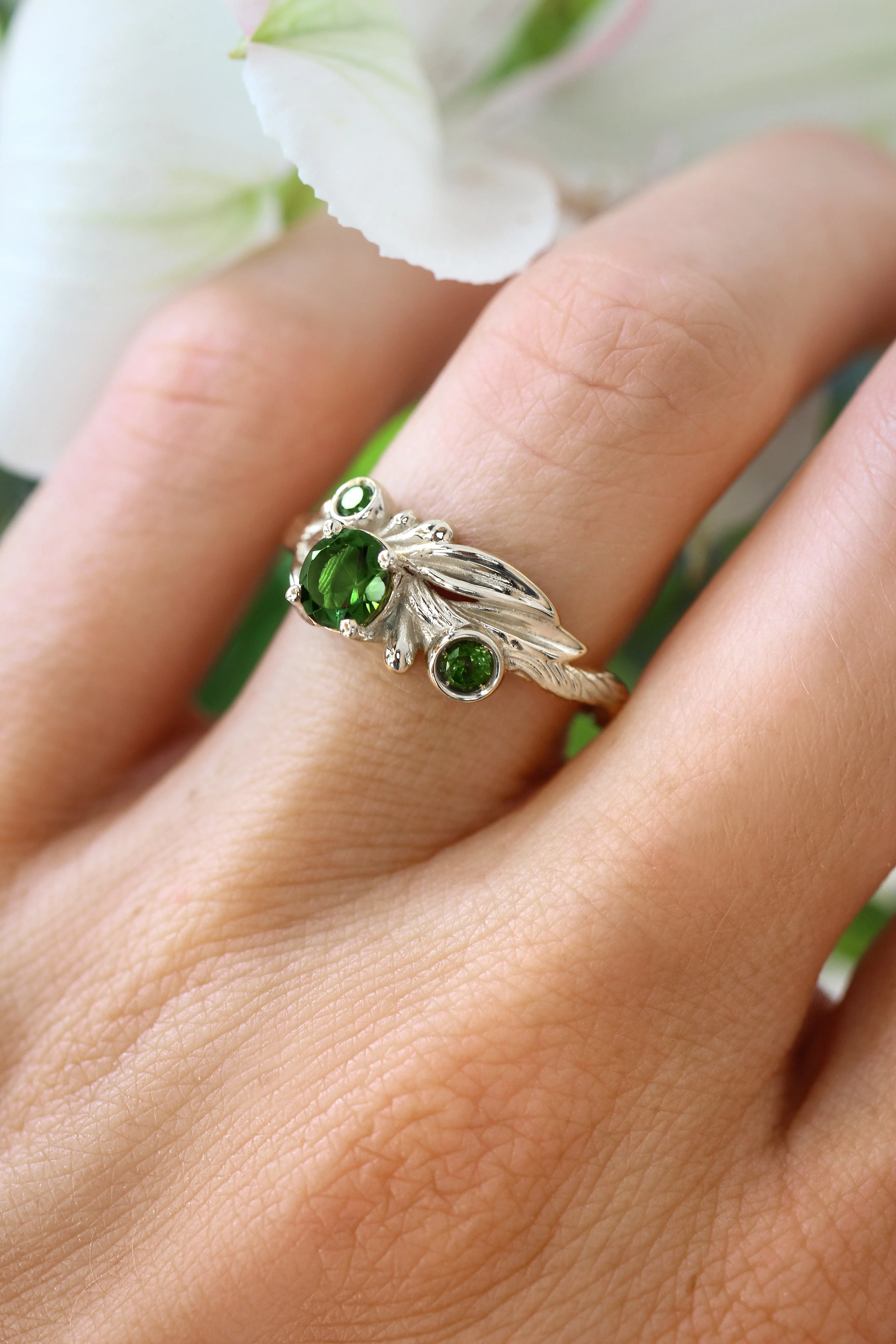 Olive branch ring with green tourmalines / Olivia