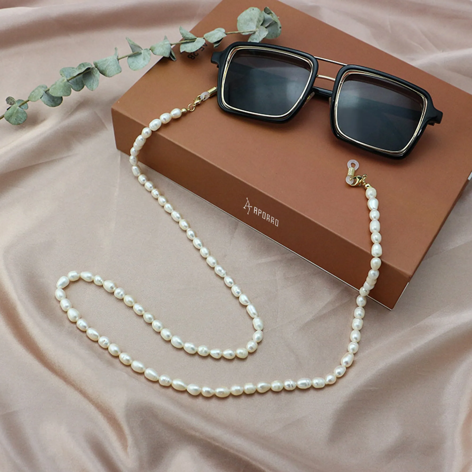 Pearl Eyeglass Chain for Women, Elegant and Practical Glasses Holder Necklace