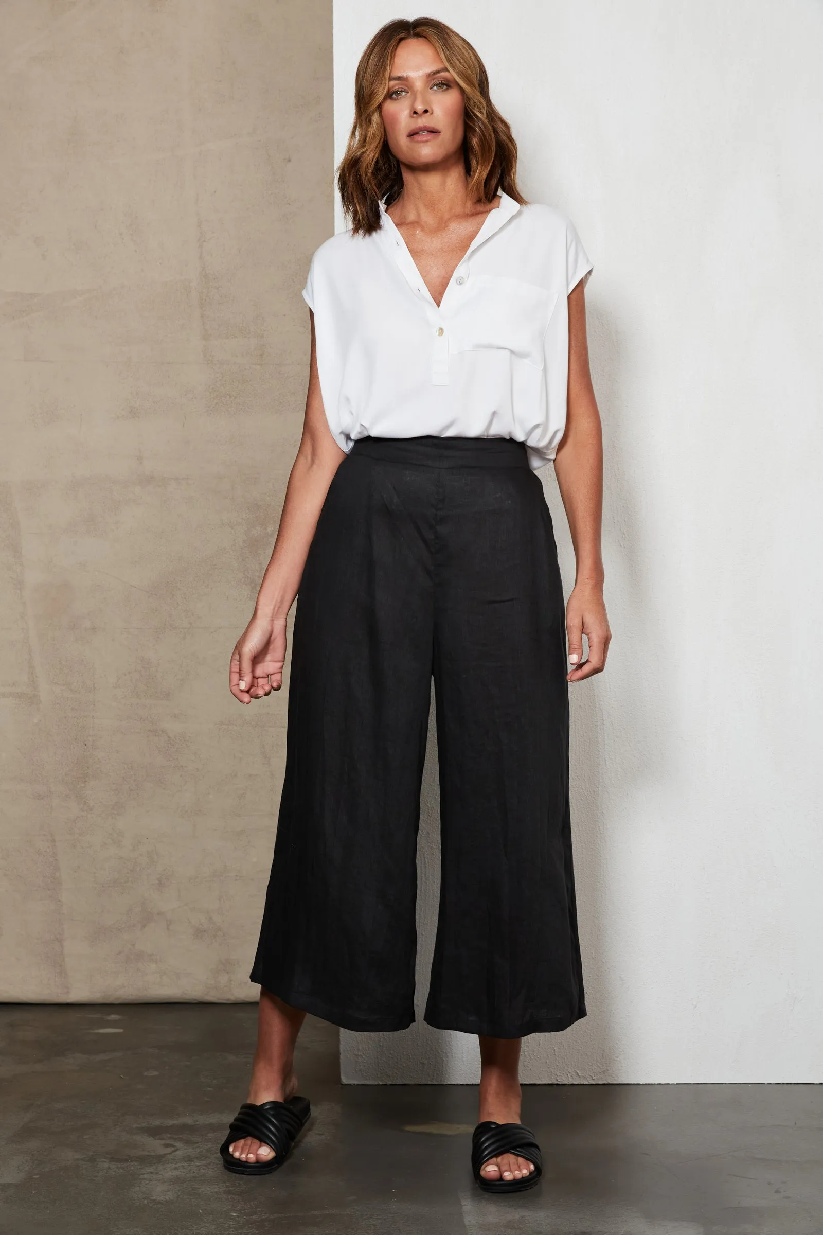 Studio Crop Linen Pant - Black