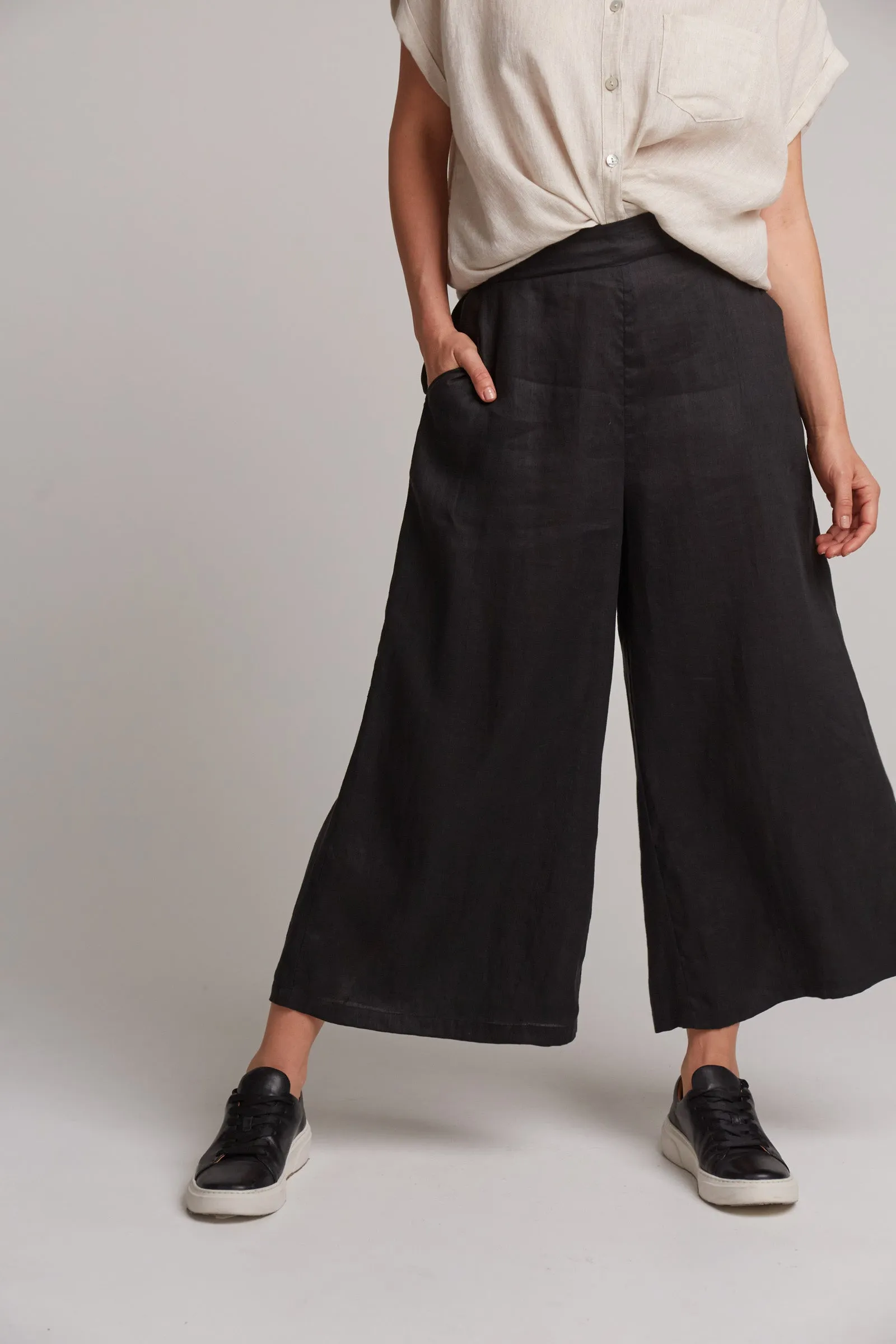 Studio Crop Linen Pant - Black