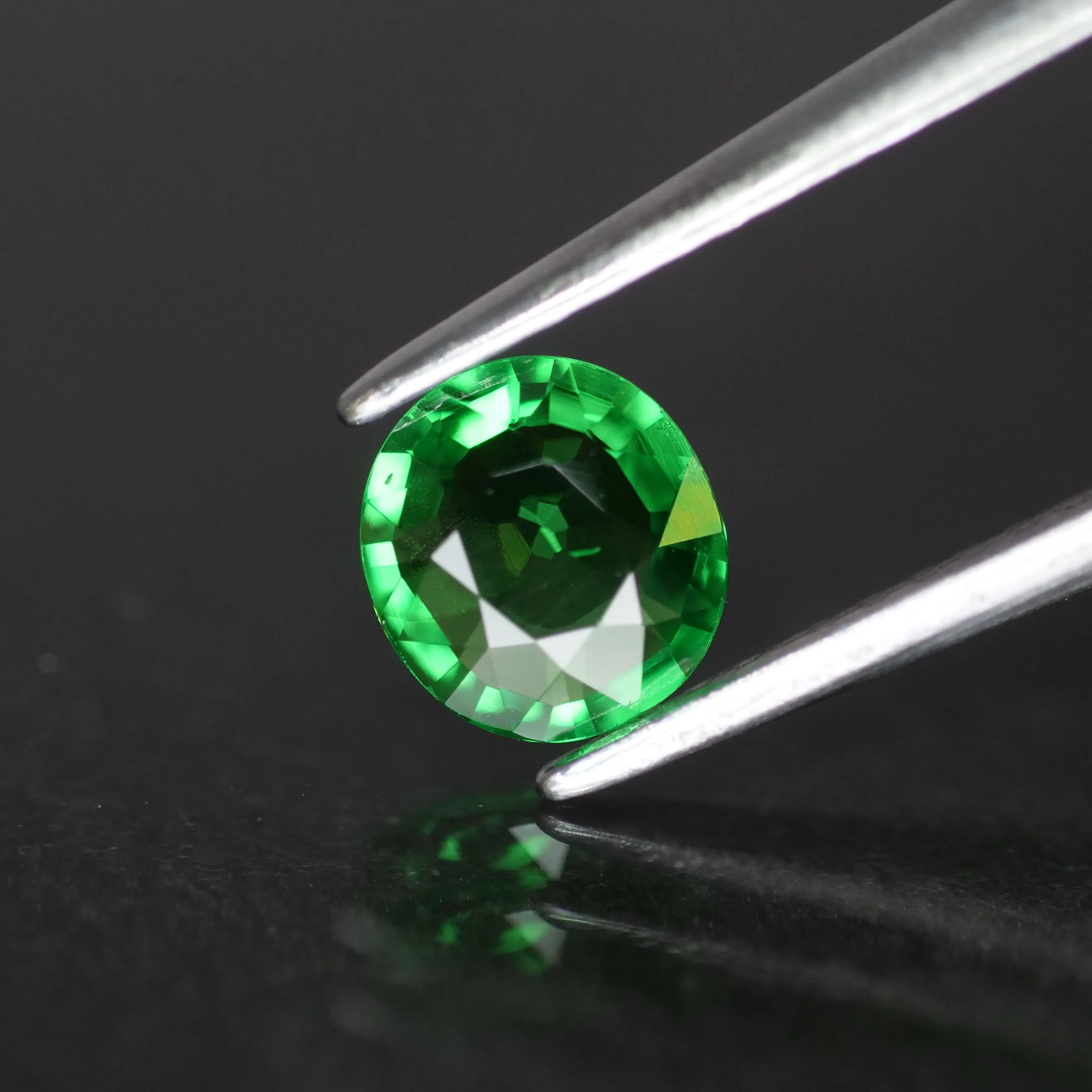 Tsavorite Garnet | natural, shocking green, oval cut 5.5x5mm, VS 0.57ct