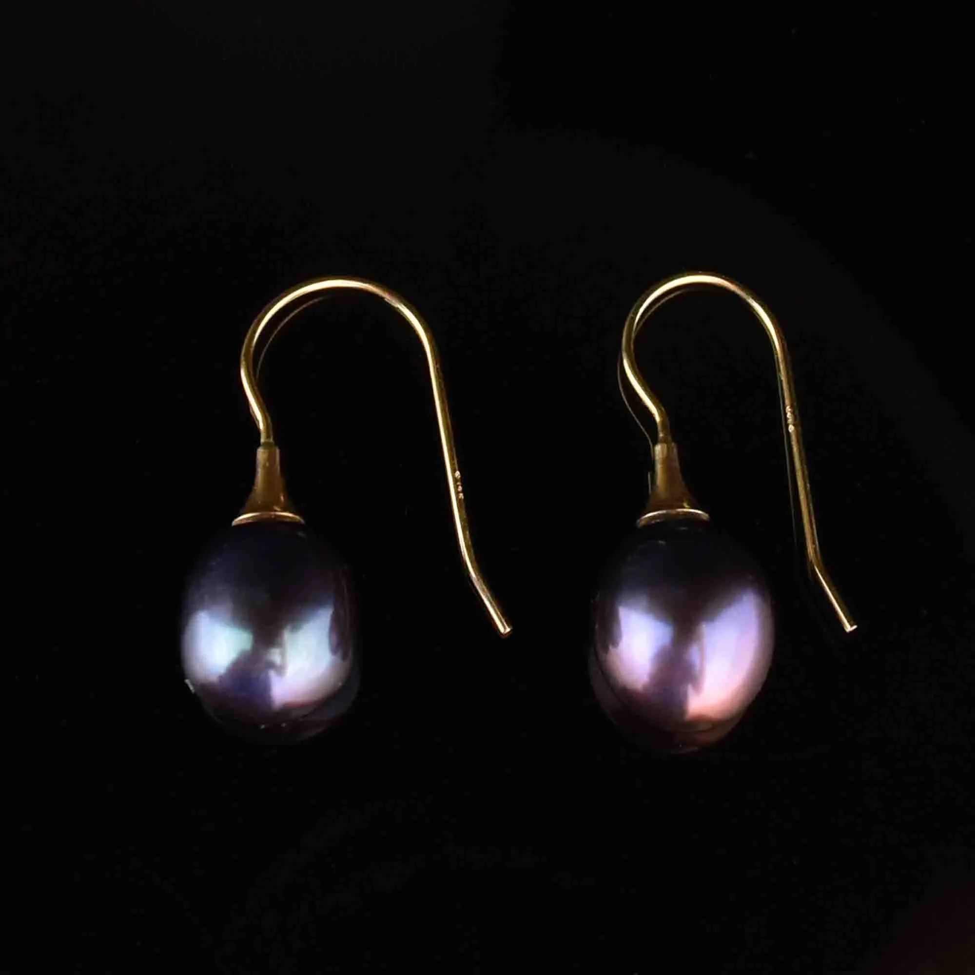 Vintage 14K Gold Black Pearl Earrings